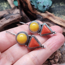 Load image into Gallery viewer, 0388 紅珊瑚蜜蠟925銀耳飾
